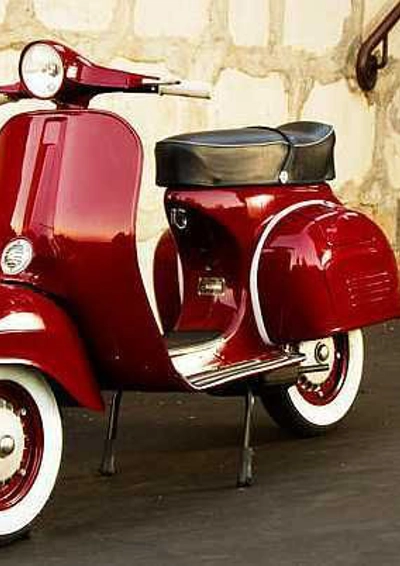 Rød Vespa